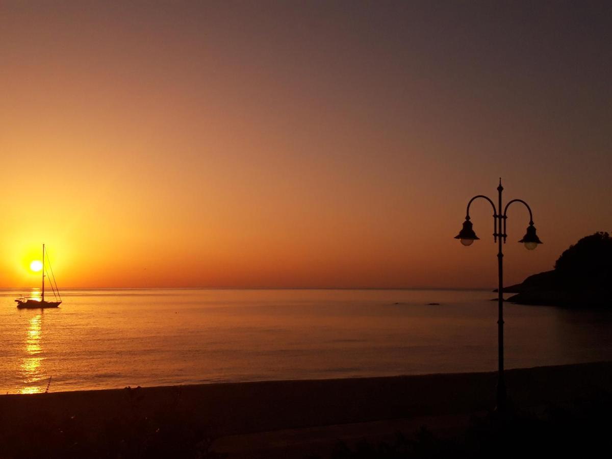 Papa Nero Beach House Agios Ioannis  外观 照片